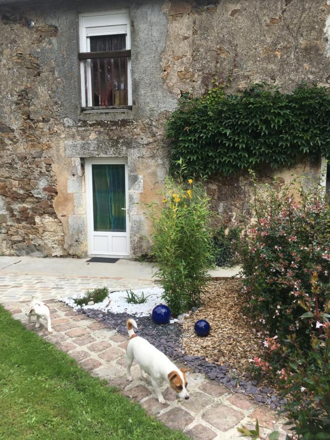 Ferme Gite Equestre En Charente กงโฟลองส์ ภายนอก รูปภาพ