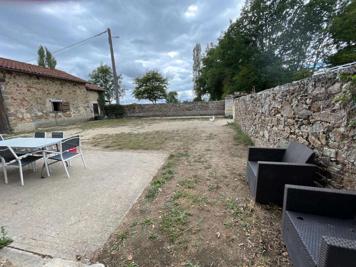 Ferme Gite Equestre En Charente กงโฟลองส์ ภายนอก รูปภาพ